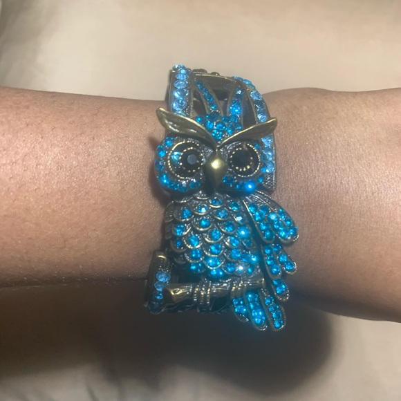 Jewelry - Blue Rhinestoned Owl Bracelet 💙